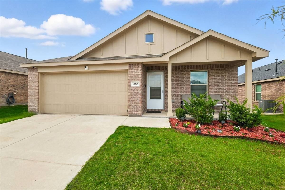 House for rent at 1653 Bluffview Dr, Hutchins, TX 75141