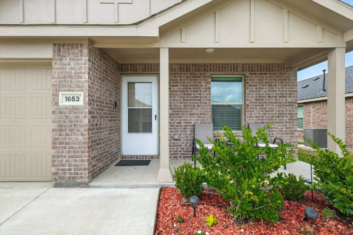 House for rent at 1653 Bluffview Dr, Hutchins, TX 75141