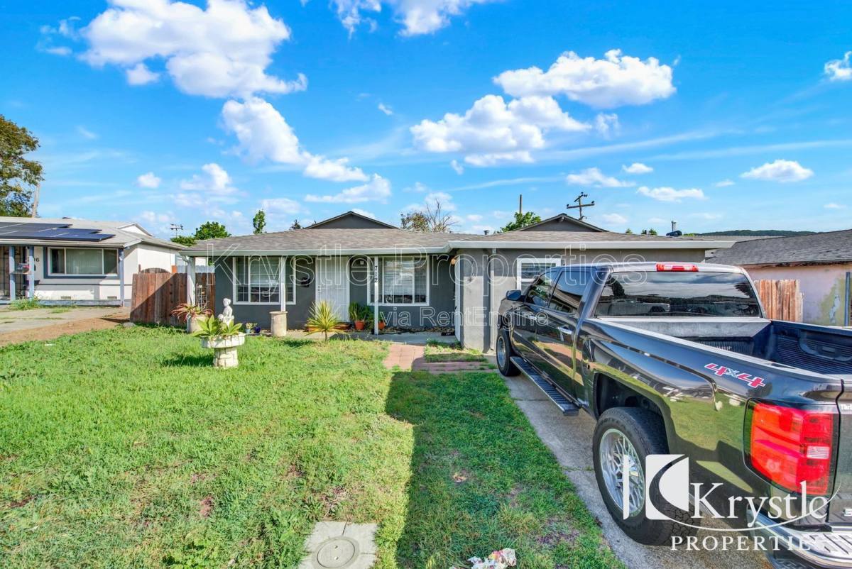 Apartment for rent at 714 Gateway Dr, Vallejo, CA 94589