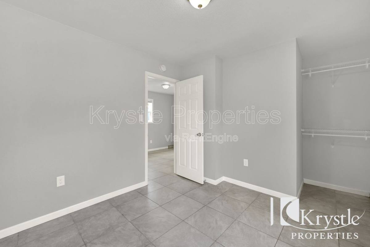 Apartment for rent at 714 Gateway Dr, Vallejo, CA 94589