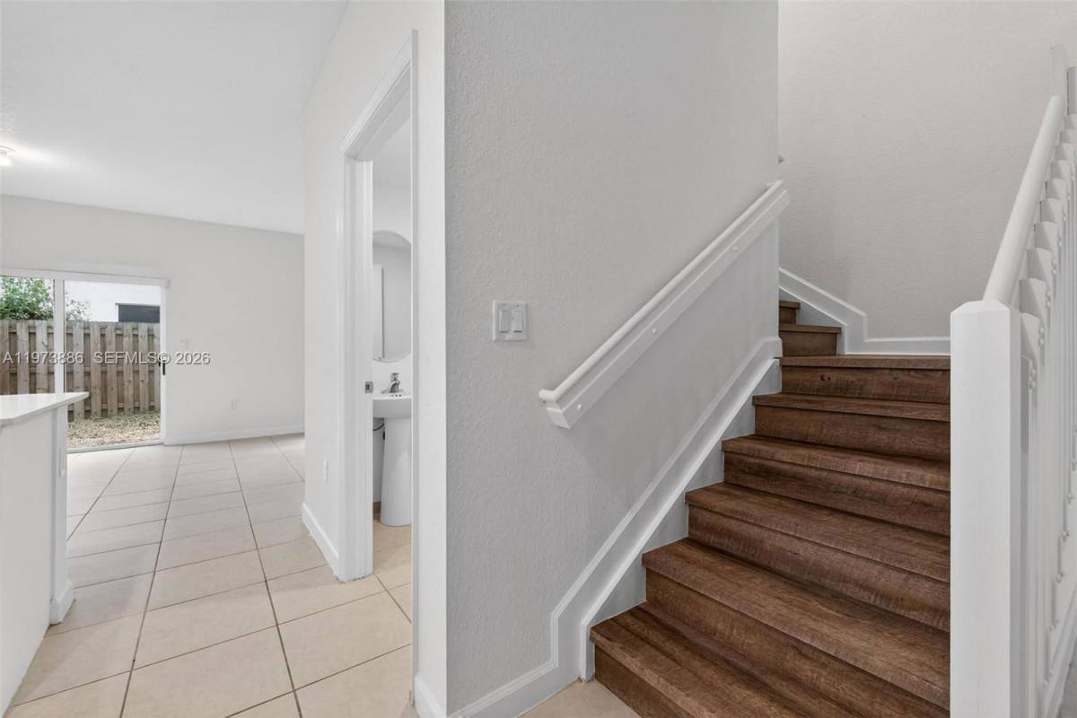 2662 SE 10th St, Homestead, FL 33035 - Townhouse For Rent - Image 7