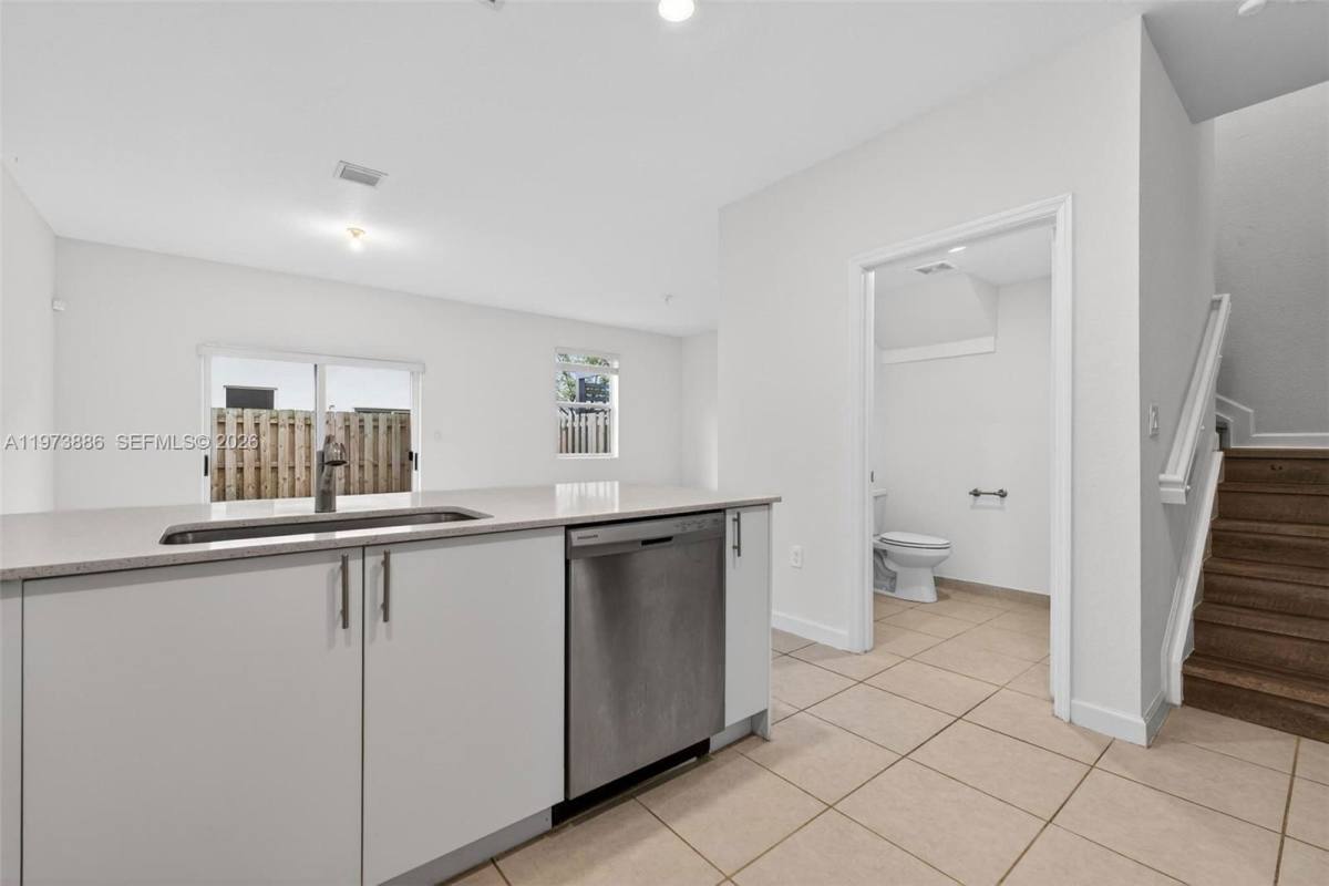 2662 SE 10th St, Homestead, FL 33035 - Townhouse For Rent - Image 3
