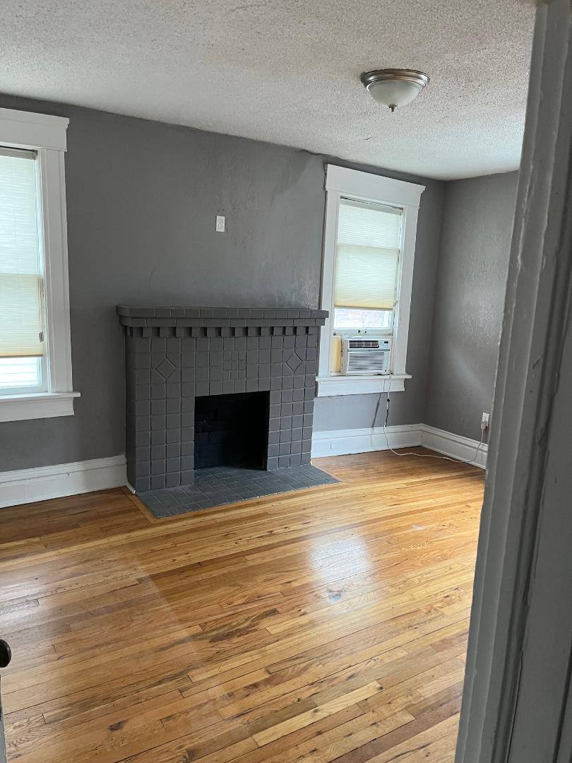 Apartment for rent at 4105 Oak St, Kansas City, MO 64105