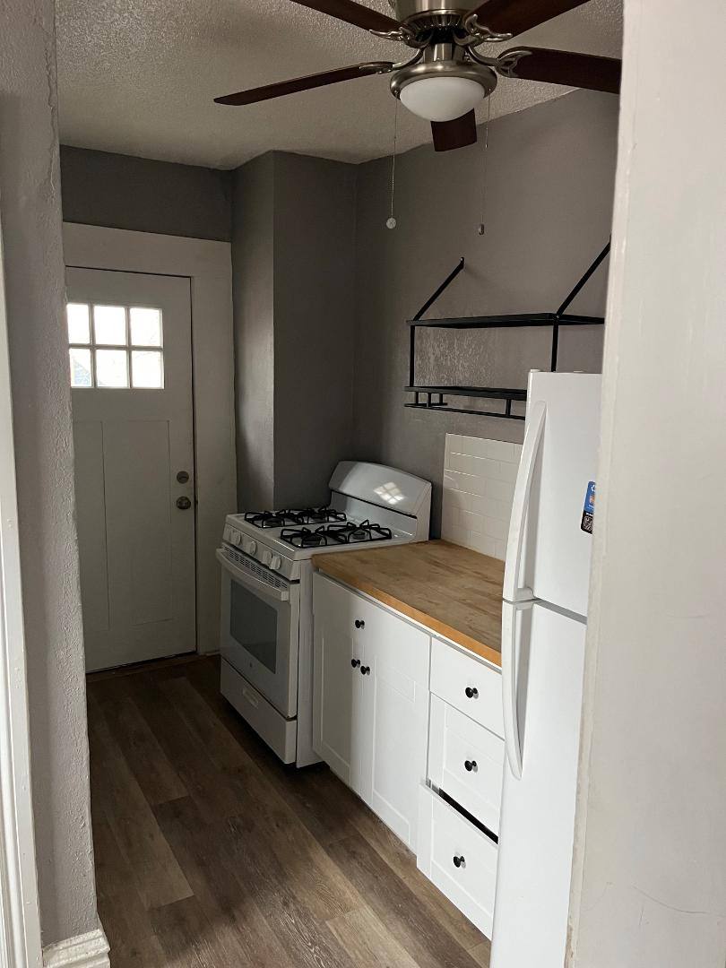 Apartment for rent at 4105 Oak St, Kansas City, MO 64105