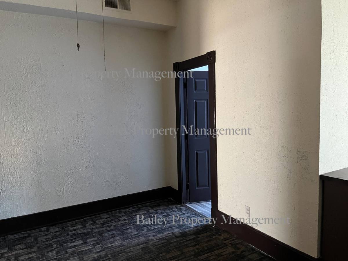 Apartment for rent at 329 E Oak St #4, Louisville, KY 40203