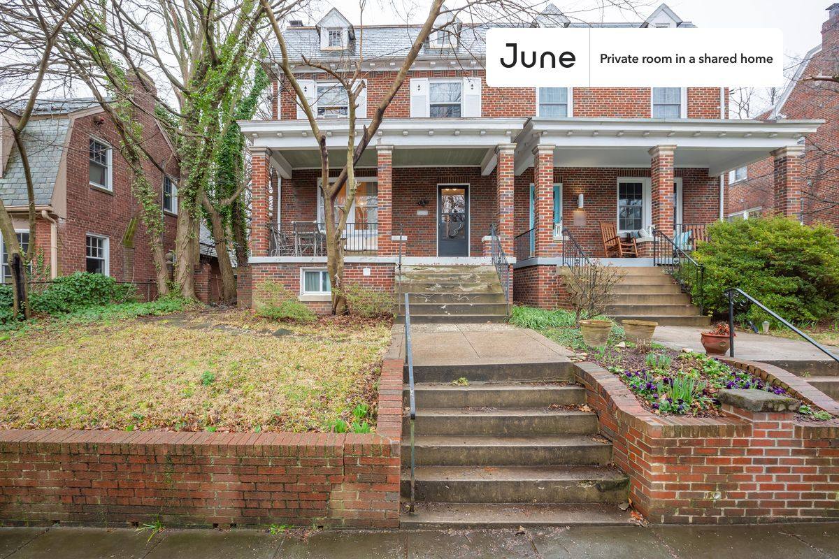 Apartment for rent at 3618 Warren St NW E, Washington, DC 20008