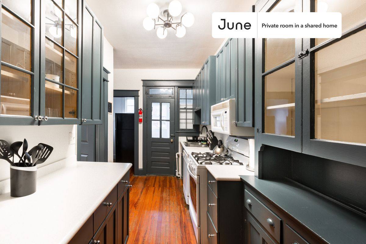 Apartment for rent at 3618 Warren St NW E, Washington, DC 20008
