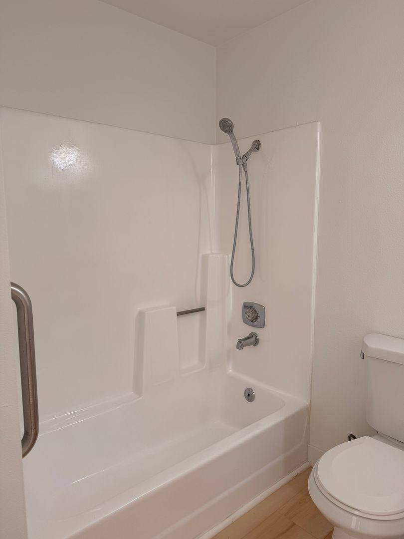 Apartment for rent at 960 Vine St, Oceanside, CA 92054