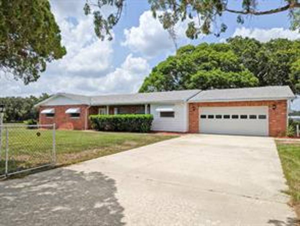 House for rent at 18110 Dorman Rd, Lithia, FL 33547