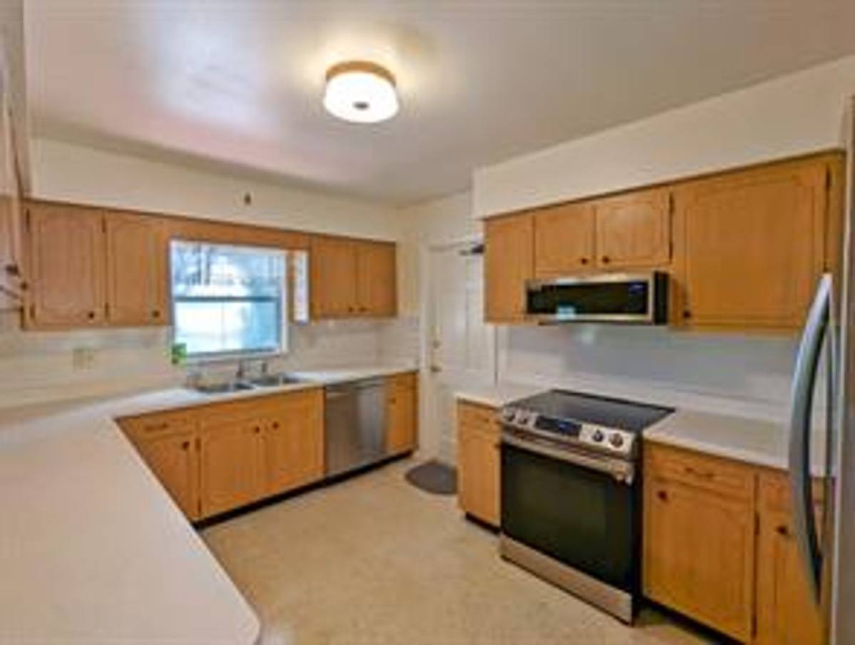 House for rent at 18110 Dorman Rd, Lithia, FL 33547
