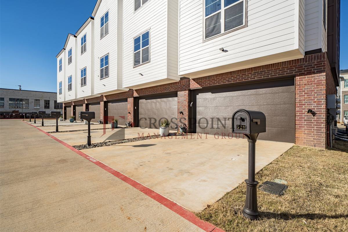 Townhouse for rent at 556 W Erwin, Tyler, TX 75702