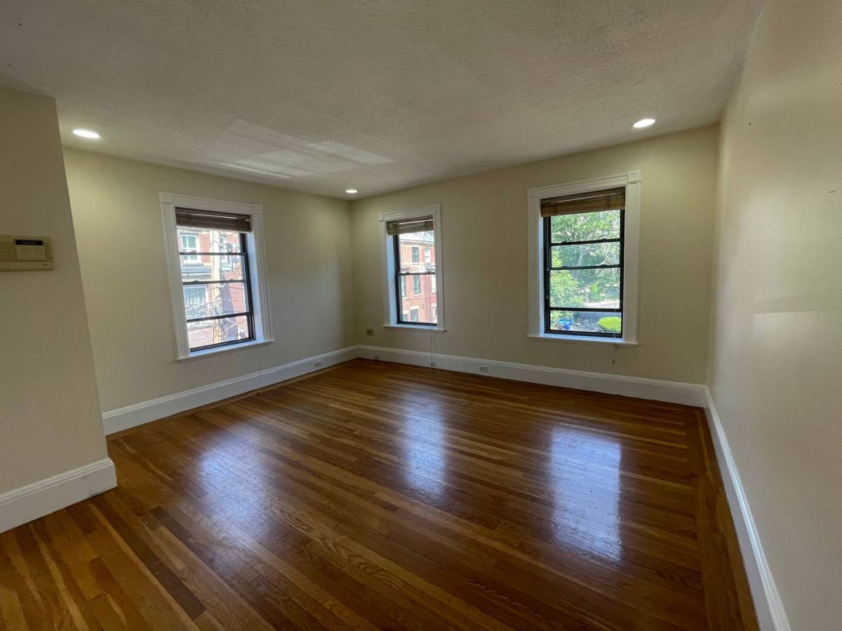 House for rent at 10 Dean Rd #3A, Brookline, MA 02445