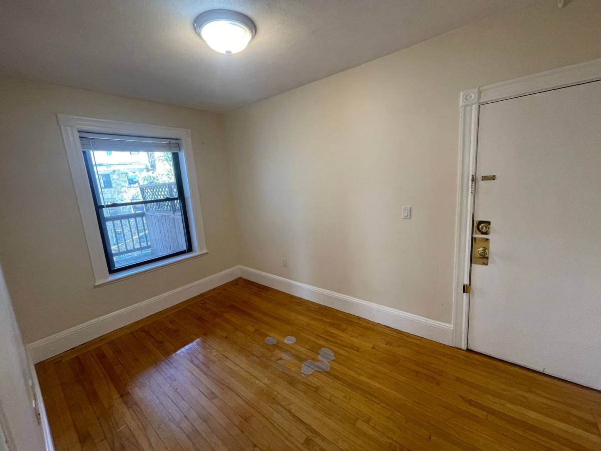 House for rent at 10 Dean Rd #3A, Brookline, MA 02445