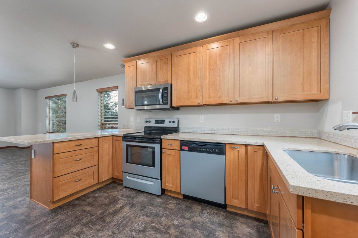 Apartment for rent at 2011 Knox, Bellingham, WA 98225