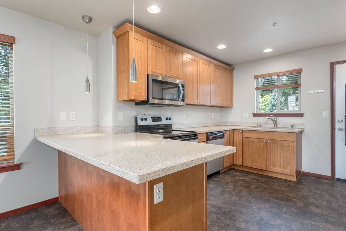 Apartment for rent at 2011 Knox, Bellingham, WA 98225