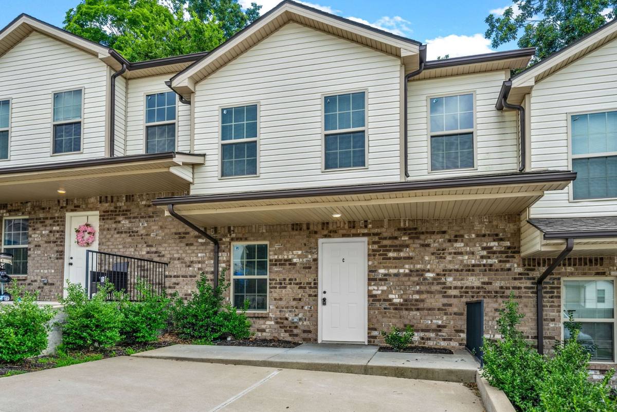 Apartment for rent at 432 Glenstone Springs Dr, Clarksville, TN 37043