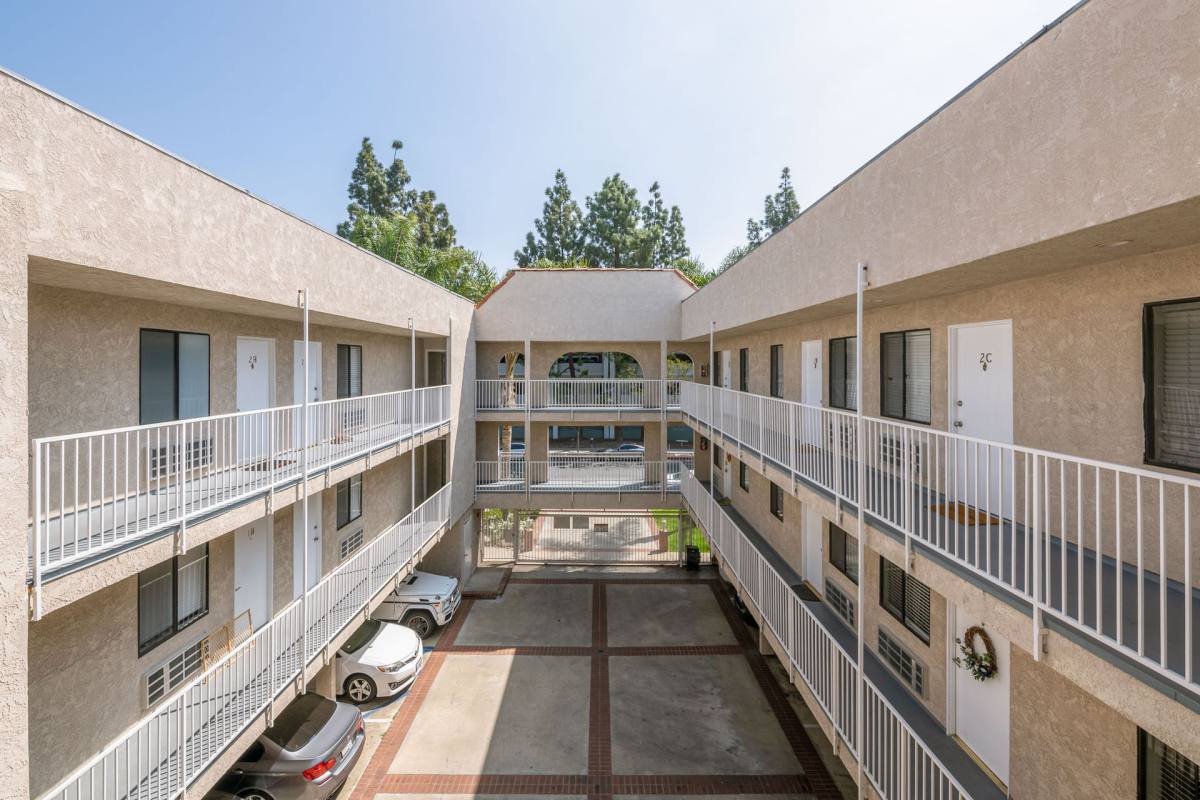 Apartment for rent at 1535 N Kenmore Ave, Los Angeles, CA 90027
