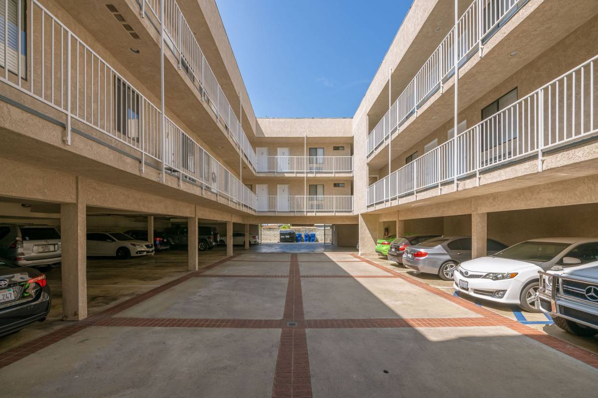 Apartment for rent at 1535 N Kenmore Ave, Los Angeles, CA 90027