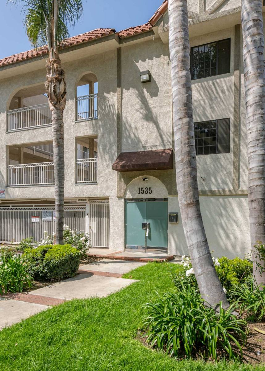 Apartment for rent at 1535 N Kenmore Ave, Los Angeles, CA 90027