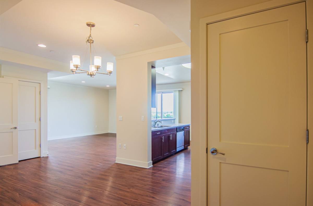 Apartment for rent at 15210 Ventura Blvd, Sherman Oaks, CA 91403