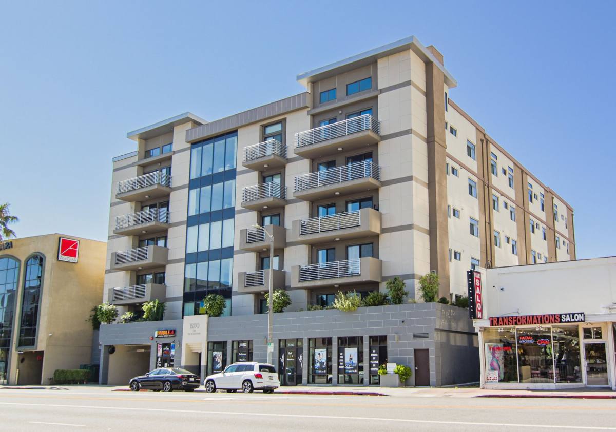 Apartment for rent at 15210 Ventura Blvd, Sherman Oaks, CA 91403