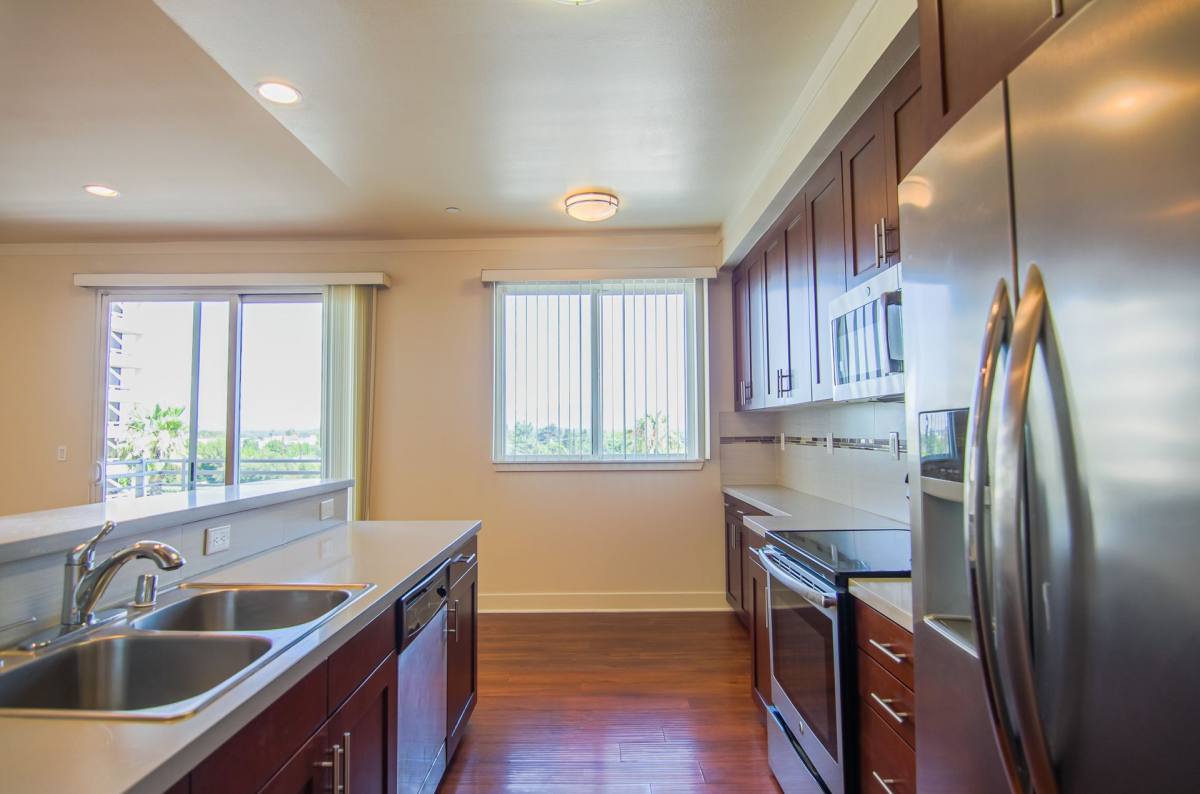 Apartment for rent at 15210 Ventura Blvd, Sherman Oaks, CA 91403