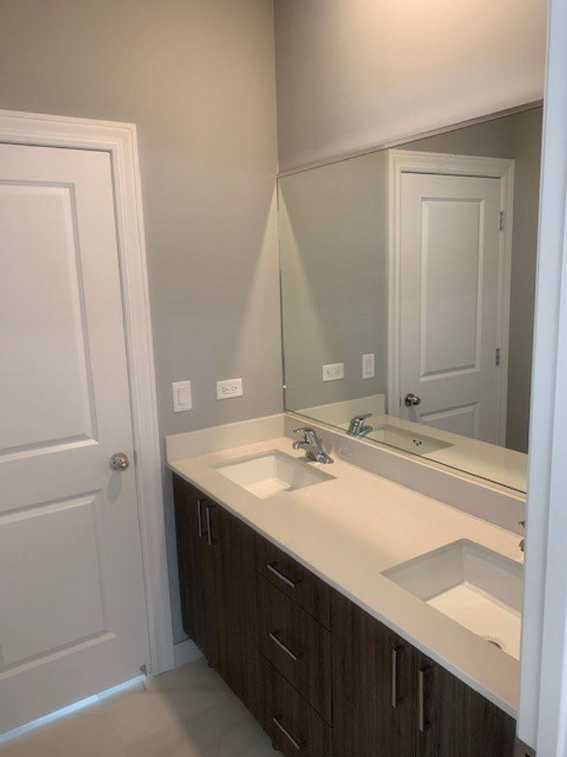 Apartment for rent at 5117 S Kenwood, Chicago, IL 60615