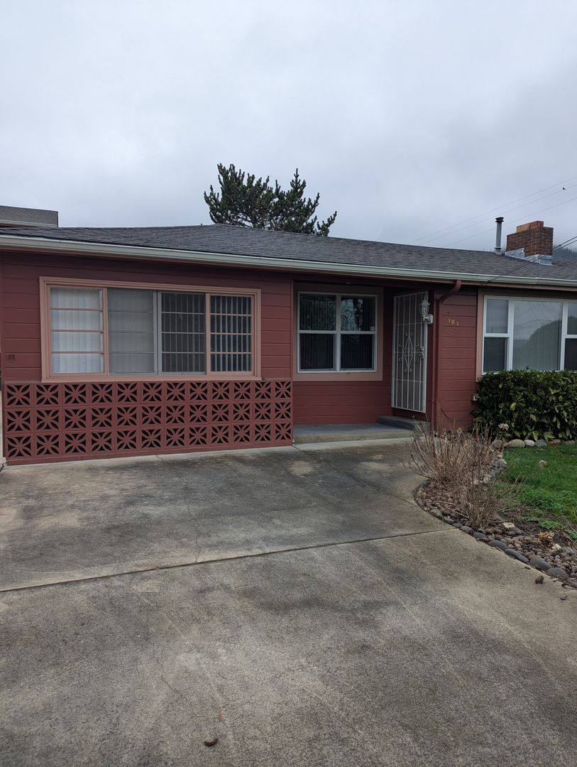House for rent at 103 Alameda St, Myrtle Creek, OR 97457