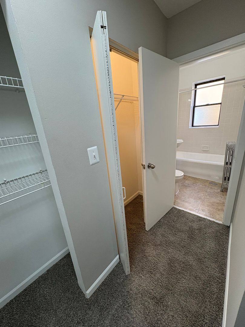 Apartment for rent at 327 N Pine, Chicago, IL 60644