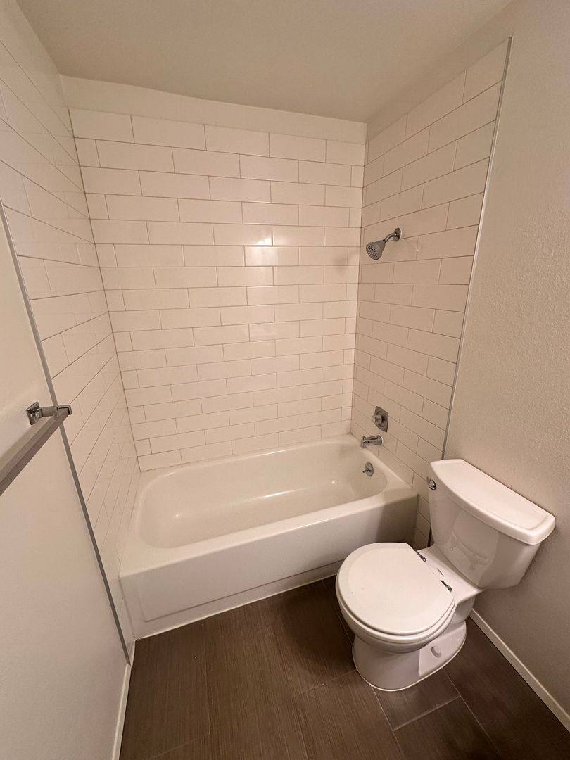 Apartment for rent at 3046 SW Avalon Way, Seattle, WA 98126