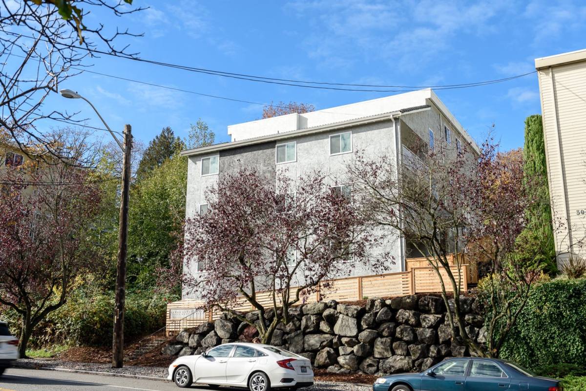 Apartment for rent at 3046 SW Avalon Way, Seattle, WA 98126