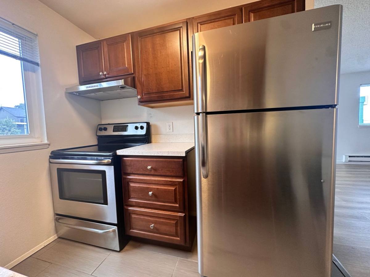Apartment for rent at 3046 SW Avalon Way, Seattle, WA 98126