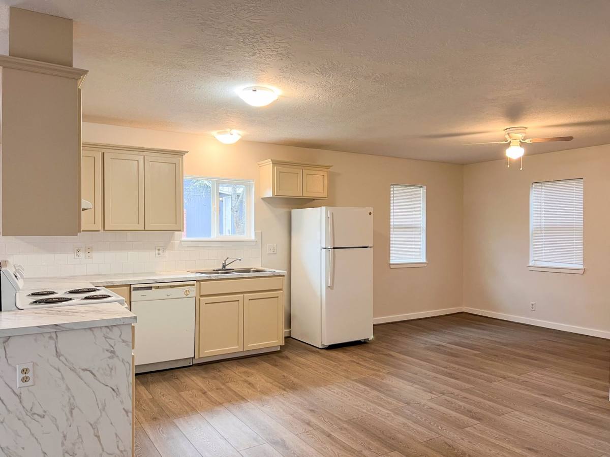 Apartment for rent at 110 9th Ave, Sweet Home, OR 97386