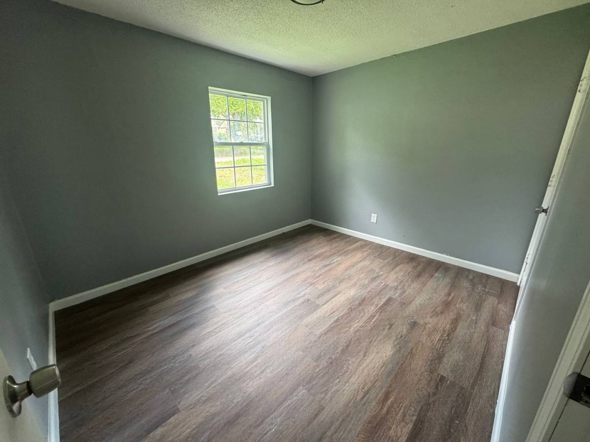 House for rent at 10113 Duke Dr, Saint Louis, MO 63136