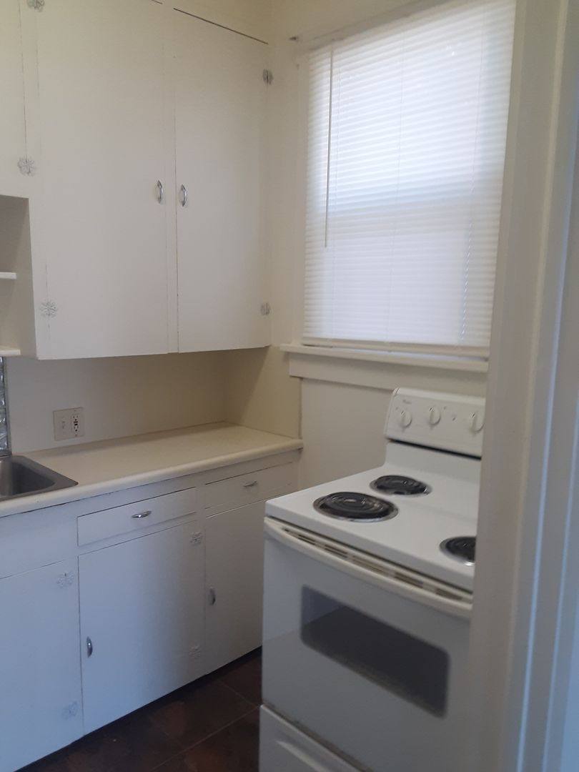 Apartment for rent at 413 NW C St, Grants Pass, OR 97526