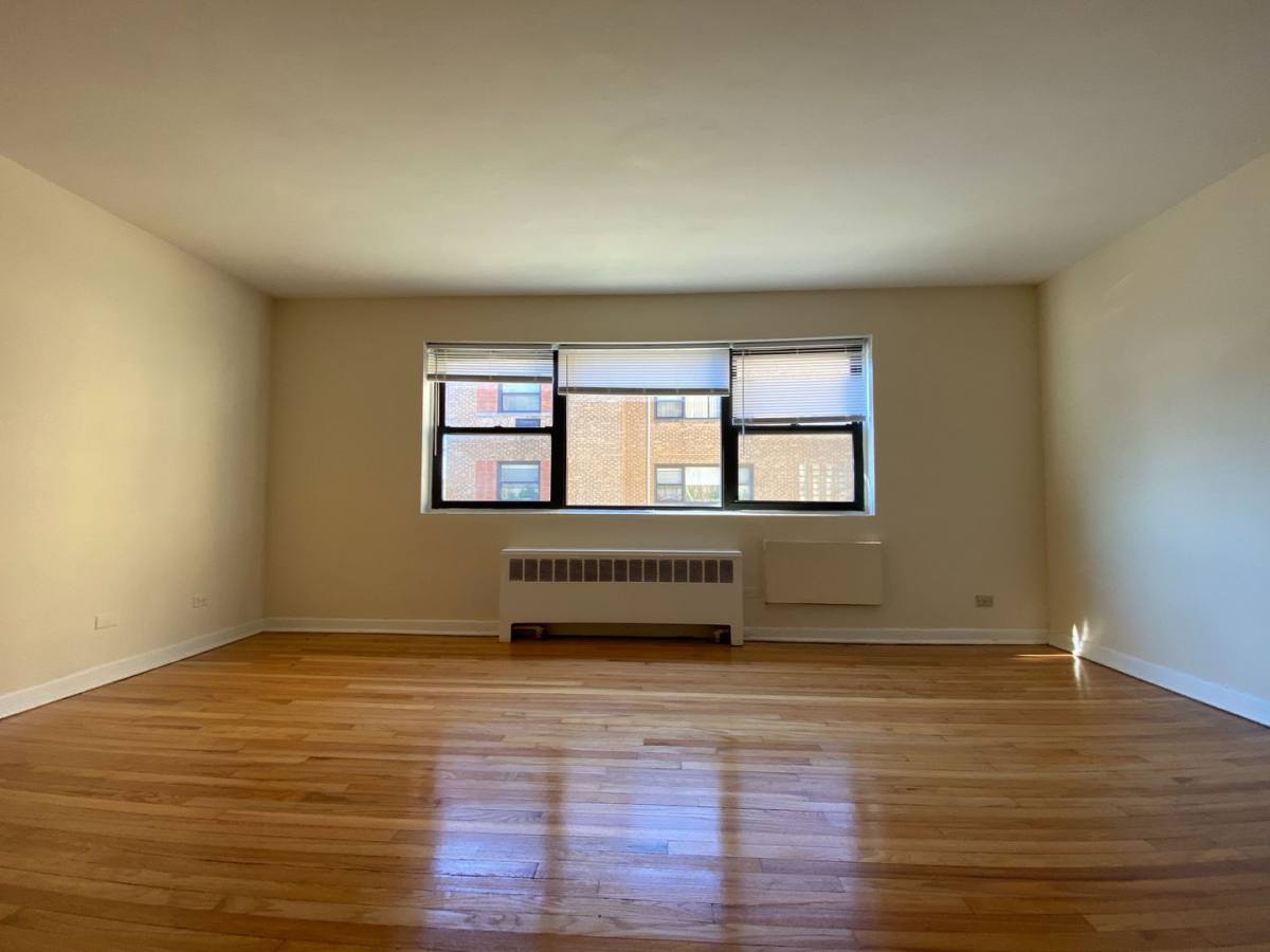 Apartment for rent at 2714-24 W Bryn Mawr Ave, Chicago, IL 60659