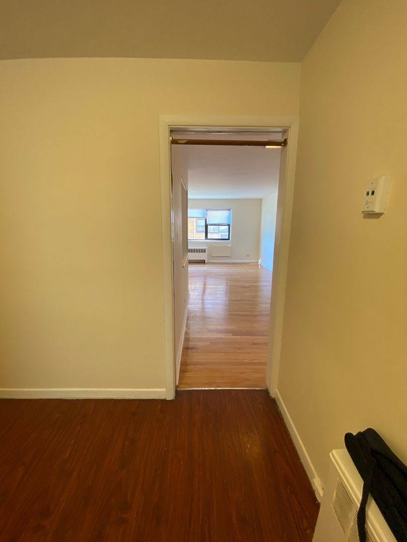 Apartment for rent at 2714-24 W Bryn Mawr Ave, Chicago, IL 60659