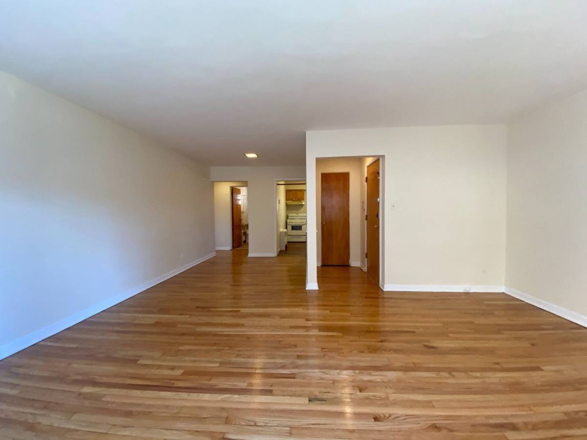 Apartment for rent at 2714-24 W Bryn Mawr Ave, Chicago, IL 60659