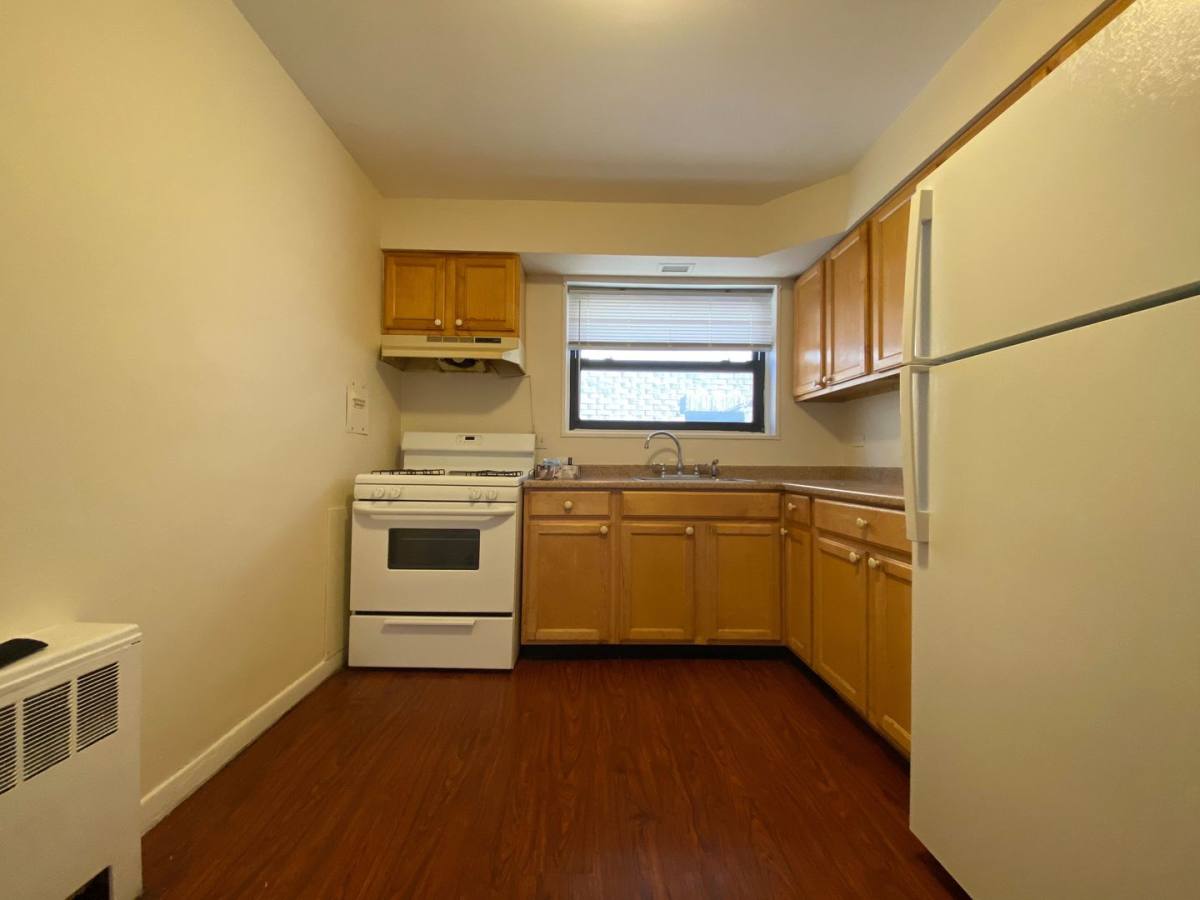 Apartment for rent at 2714-24 W Bryn Mawr Ave, Chicago, IL 60659