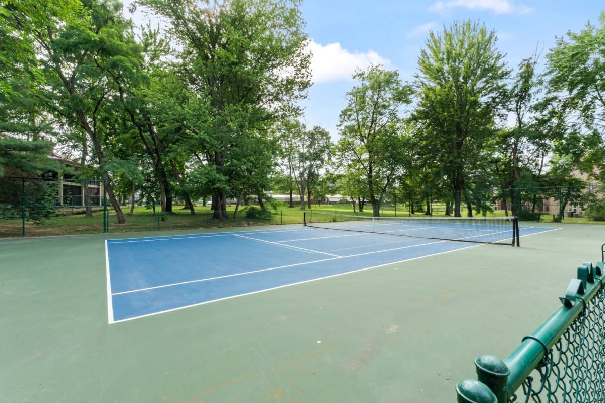 Condo for rent at 10331 Shelbyville Rd, Louisville, KY 40223