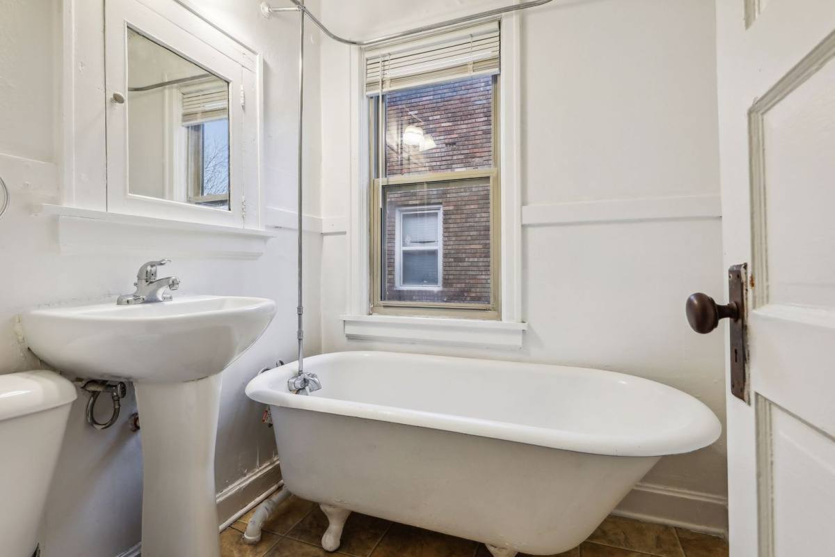 Apartment for rent at 1712 Grand Ave, Saint Paul, MN 55105