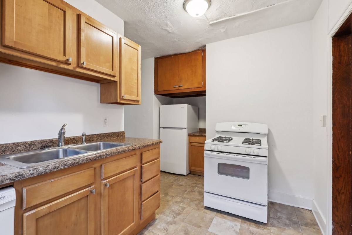 Apartment for rent at 1712 Grand Ave, Saint Paul, MN 55105