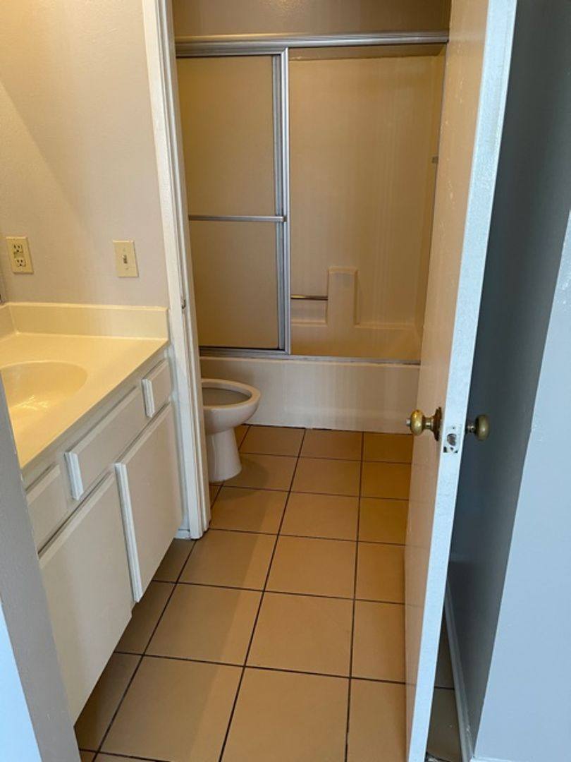 Apartment for rent at 7817 Vineland Ave, Sun Valley, CA 91352