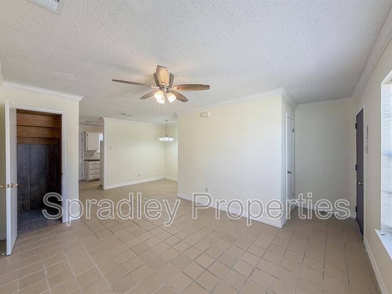 Townhouse for rent at 1027 N Wall St, Belton, TX 76513