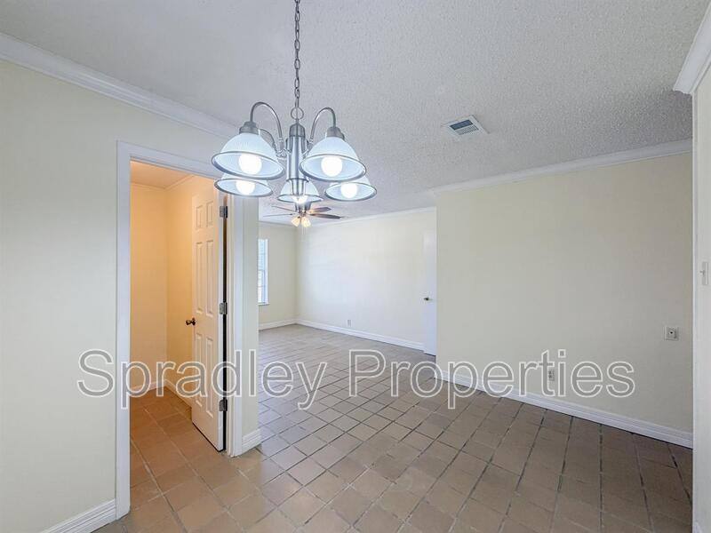 Townhouse for rent at 1027 N Wall St, Belton, TX 76513