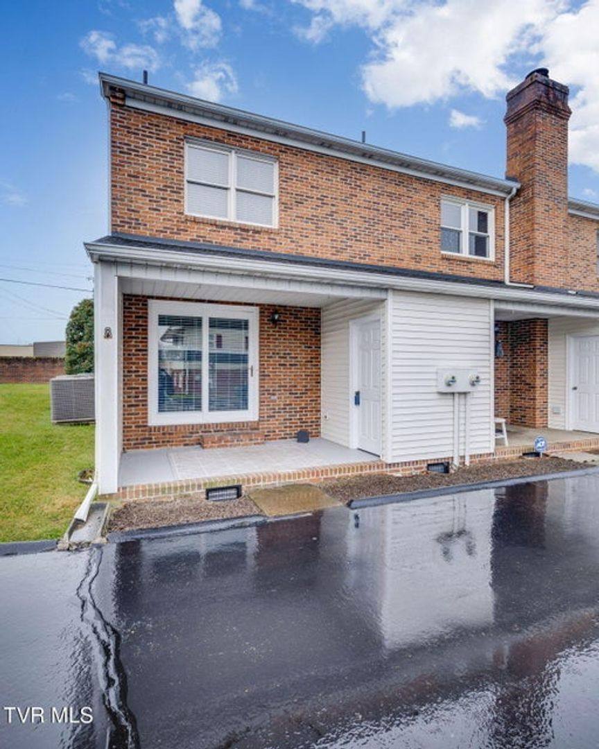 Townhouse for rent at 1024 Konnarock Rd, Kingsport, TN 37664