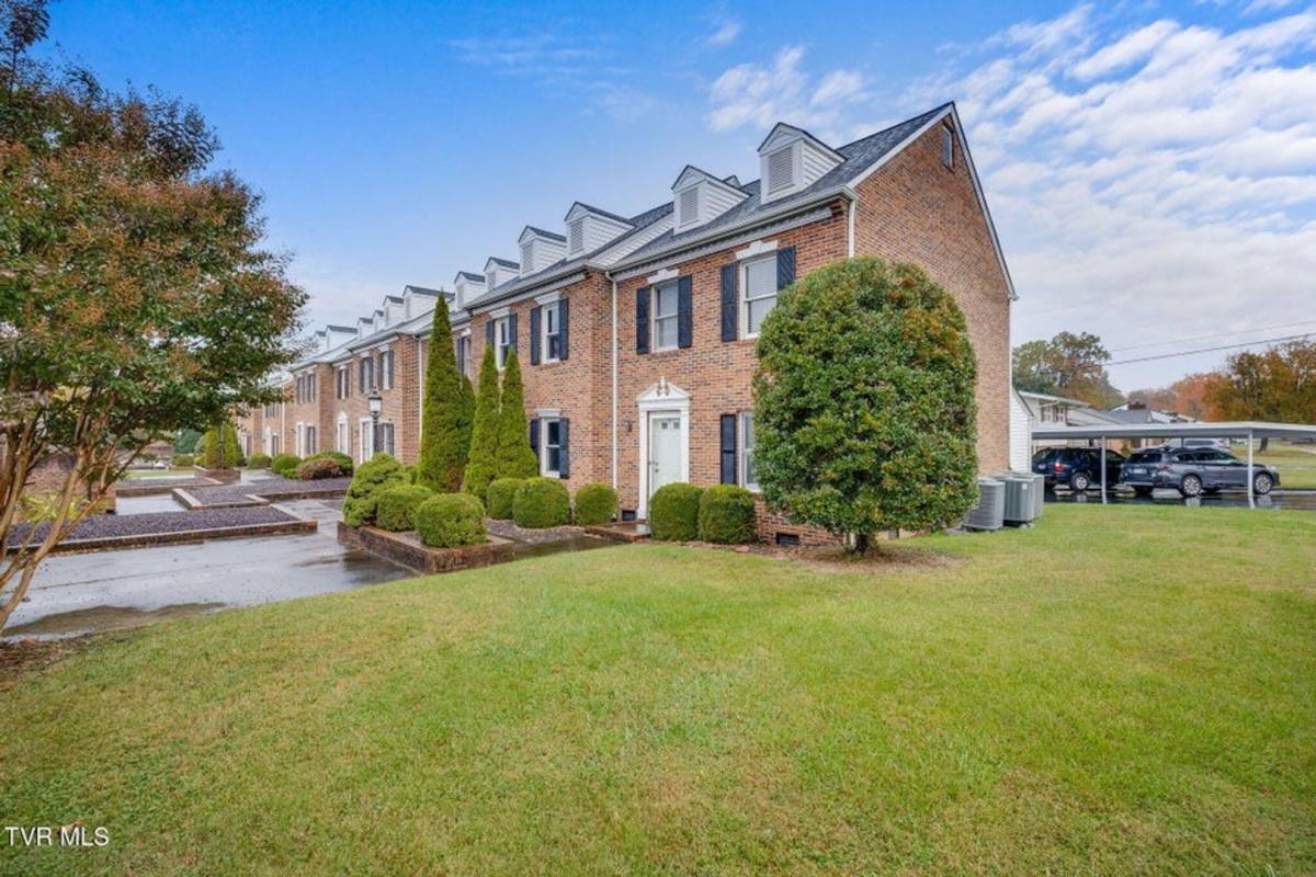 Townhouse for rent at 1024 Konnarock Rd, Kingsport, TN 37664