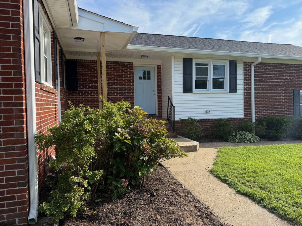 Apartment for rent at 1412 Walnut Ave, Chesapeake, VA 23325
