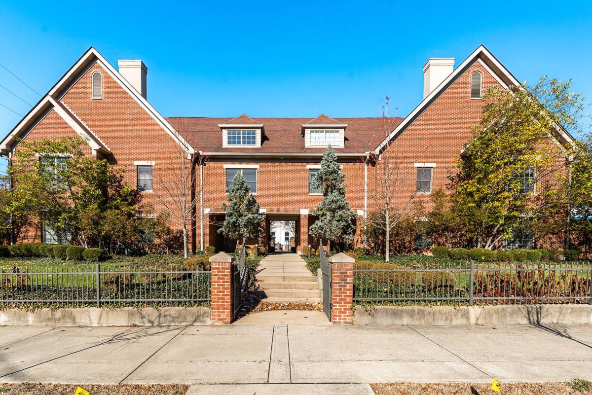 Apartment for rent at 807 E Main St, New Albany, IN 47150