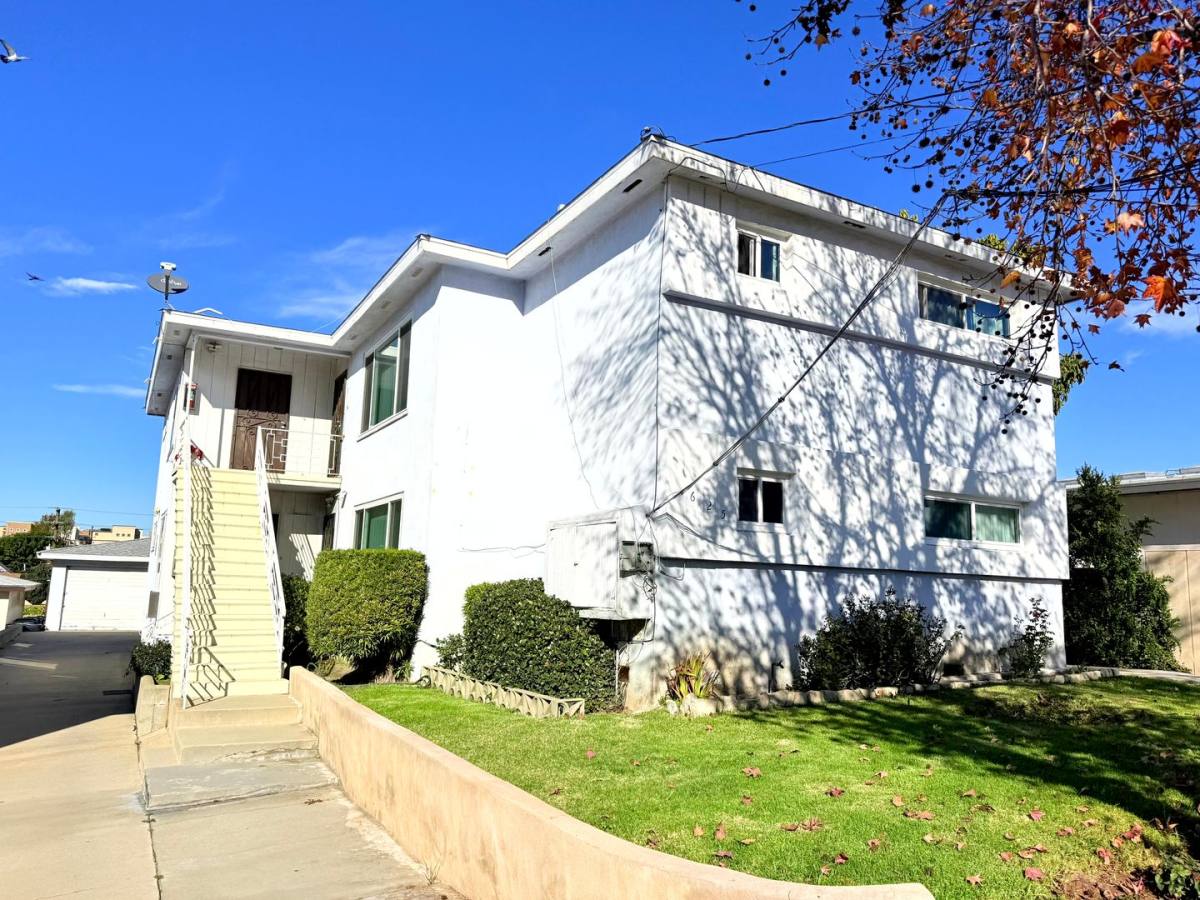 Apartment for rent at 625 Aerick St, Inglewood, CA 90301